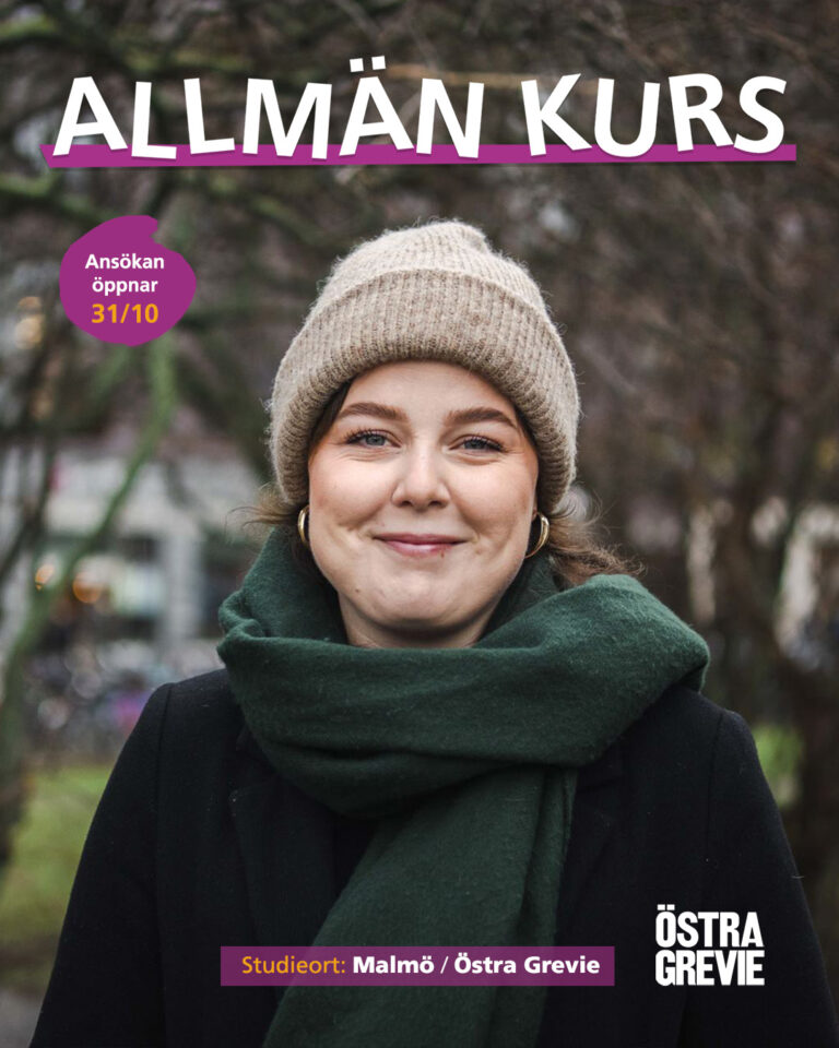 Kvinna bärandes mössa i höstmiljö